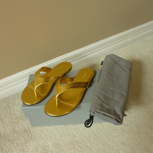 Balenciaga Ladies Round Metallic Leather Logo Flip Flop Sandals (Gold) 7 - Picture 1 of 11